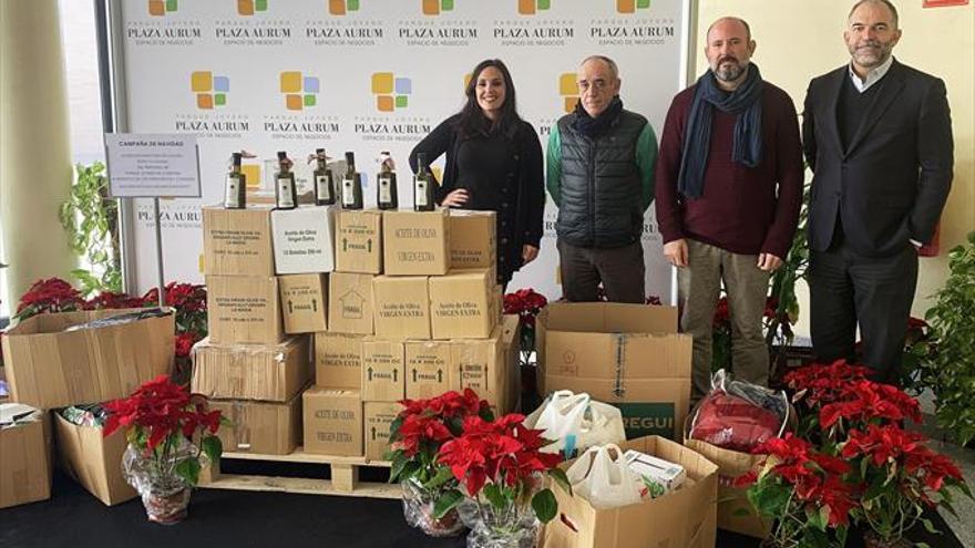 Parque Joyero entrega ropa y comida al comedor social de Los Trinitarios