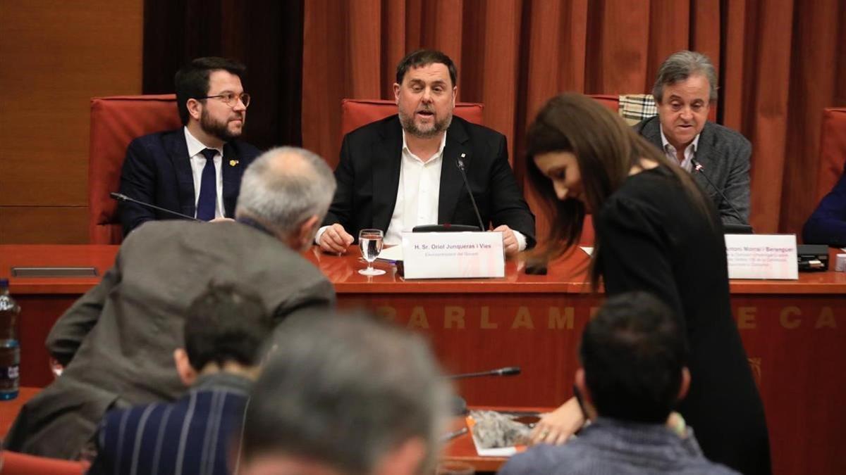 Oriol Junqueras declara ante la comisión de investigación de la cámara catalana sobre la aplicación del articulo 155 de la Constitución. En la foto los diputados de Ciudadanos abandonan la comisión