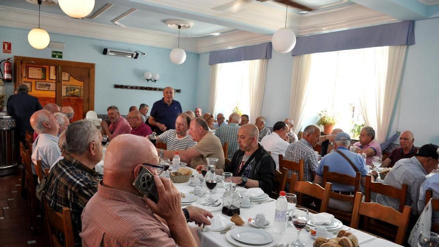 La peña gijonesa Buen Yantar realiza su tradicional comida de confraternización en Allande