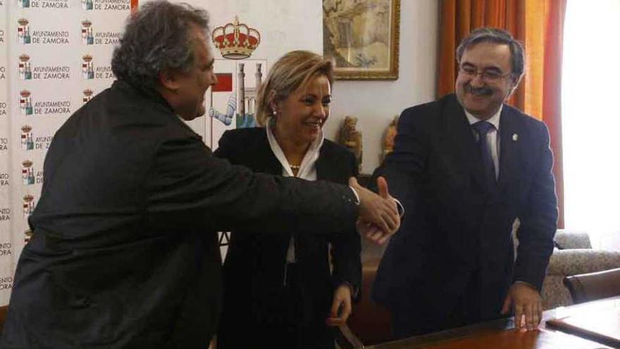 Firma del convenio suscrito entre Zamora y Roales en 2008.