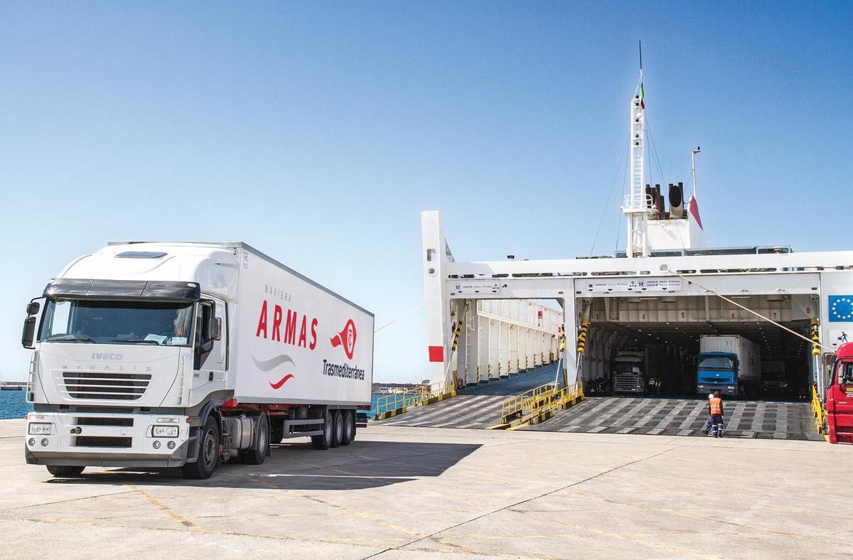 Armas Trasmediterranea, líder en transporte de mercancias en Canarias