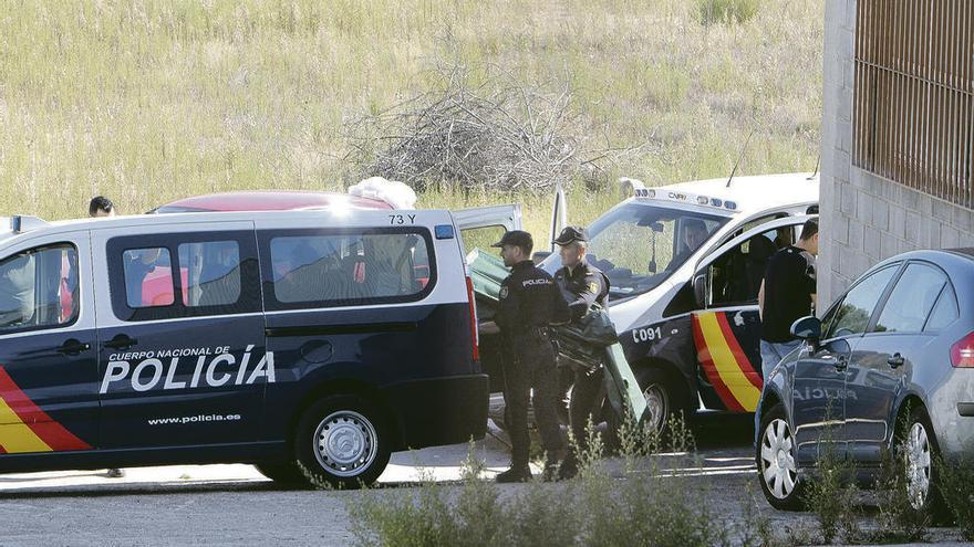 El dispositivo policial en el polígono empresarial. // Iñaki Osorio