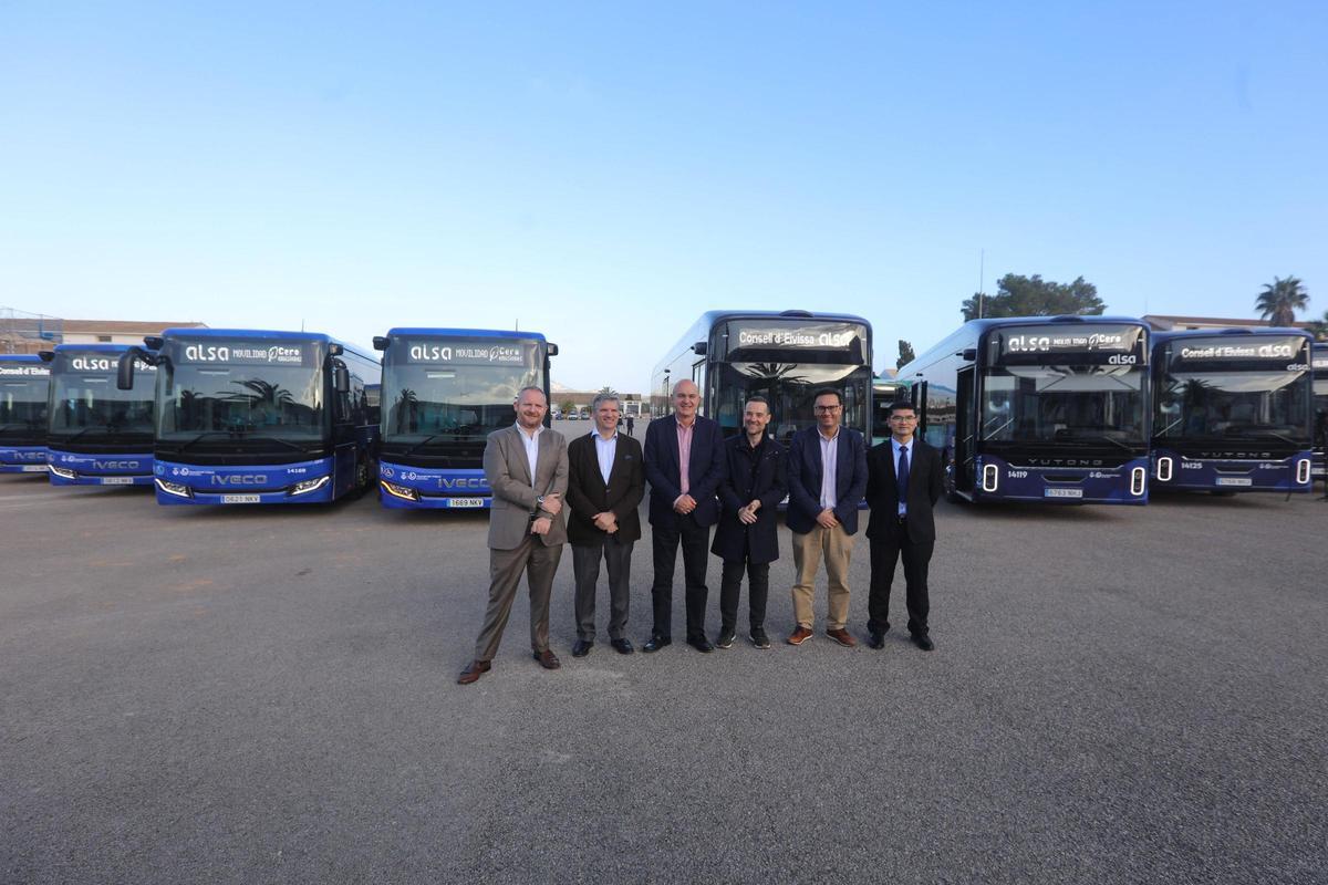 Todas las imágenes de la presentación de los nuevos autobuses de Ibiza Todas las imágenes de la presentación de los nuevos autobuses de Ibiza