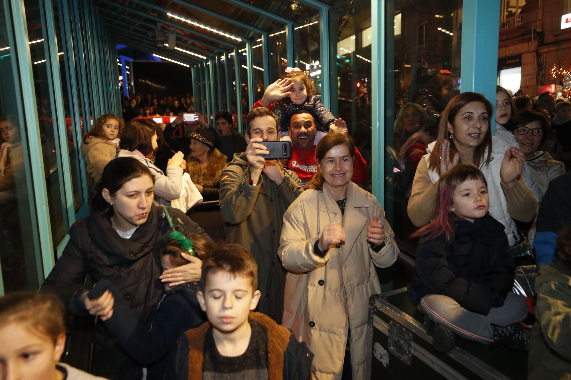 El "otro" encendido de Vigo acapara miles de miradas... y móviles