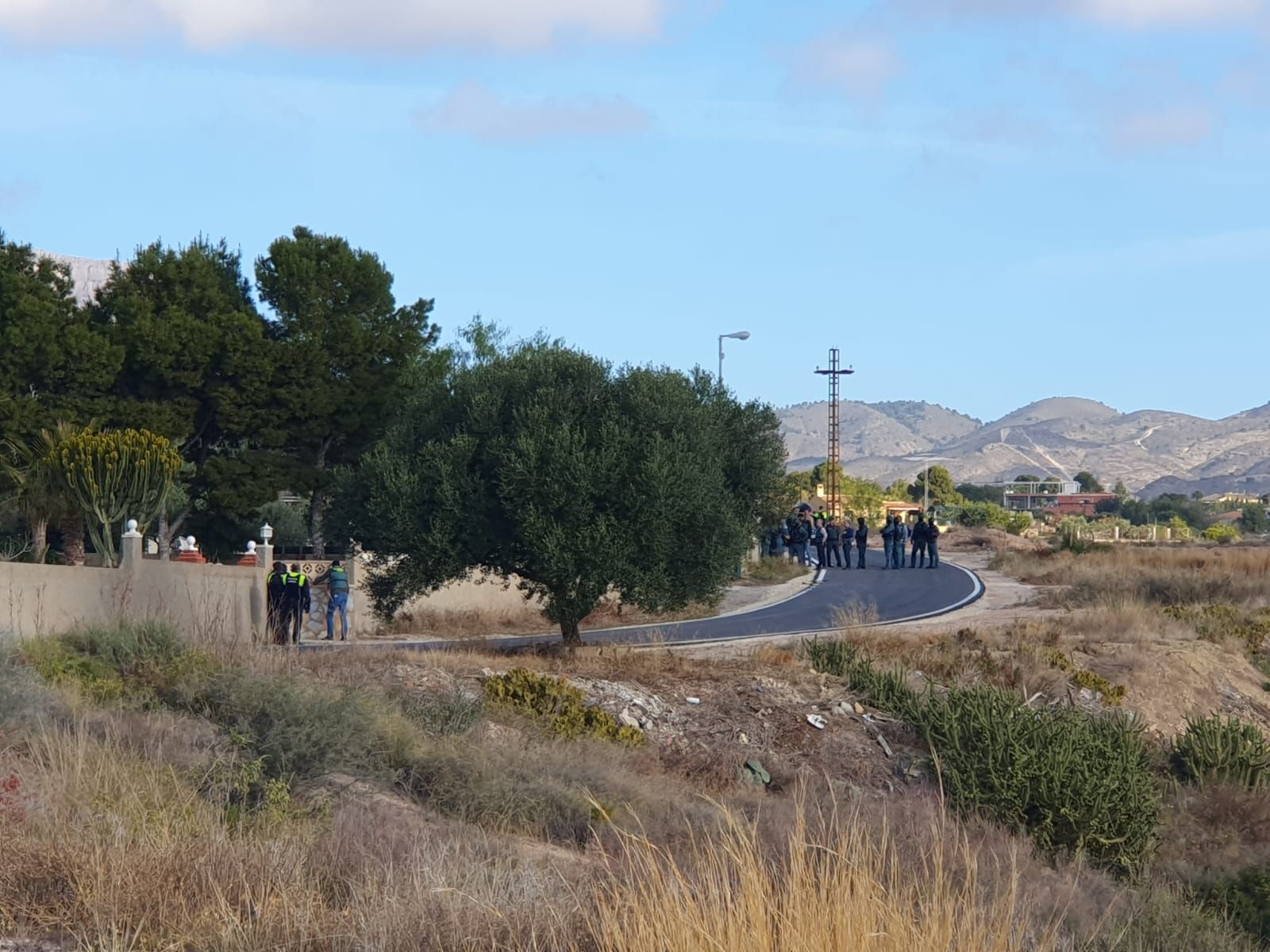 Tiroteo en Alicante: un hombre se atrinchera con una escopeta en un chalet de el Moralet y deja heridos a cinco guardias civiles