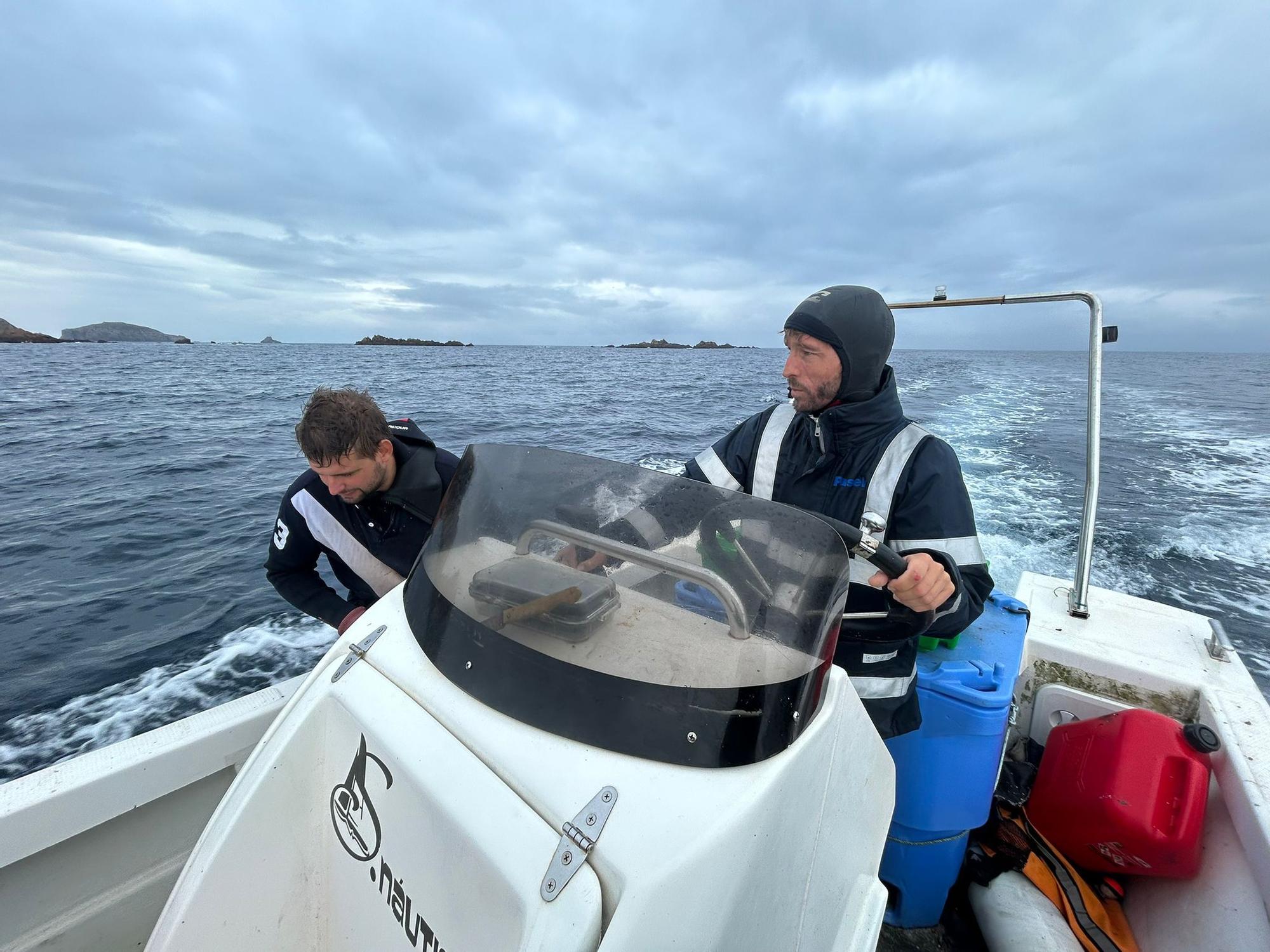 EN IMÁGENES: Así luchan los mariscadores de Luanco por cada kilo de percebe en el cabo Peñas