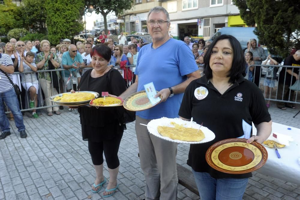 Concurso de tortilla en la fiesta de O Castrillón