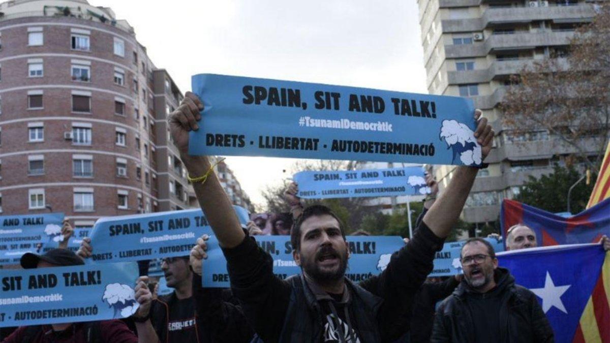 'Tsunami' llamó al 'Spain, Sit and Talk'