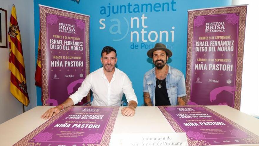 Miguel Tur, concejal de Fiestas de Sant Antoni, y Adrián Rodríguez, organizador del evento.