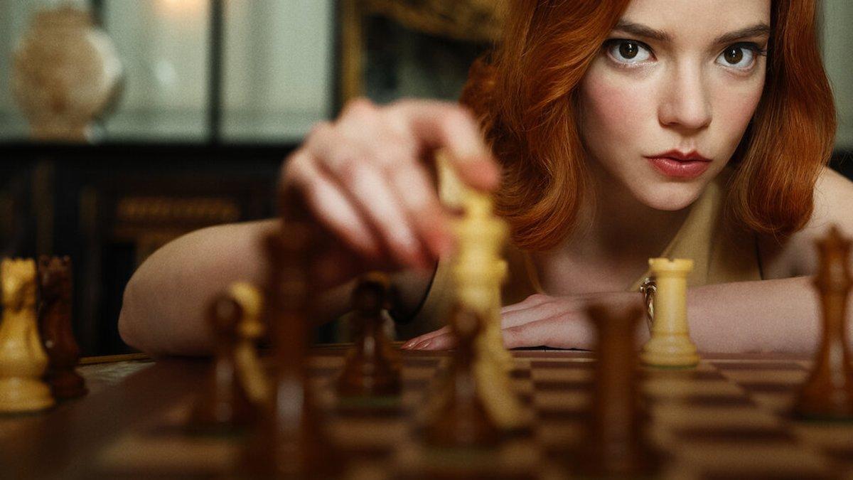 Anya Taylor Joy interpreta a la ajedrecista ficticia Beth Harmon.