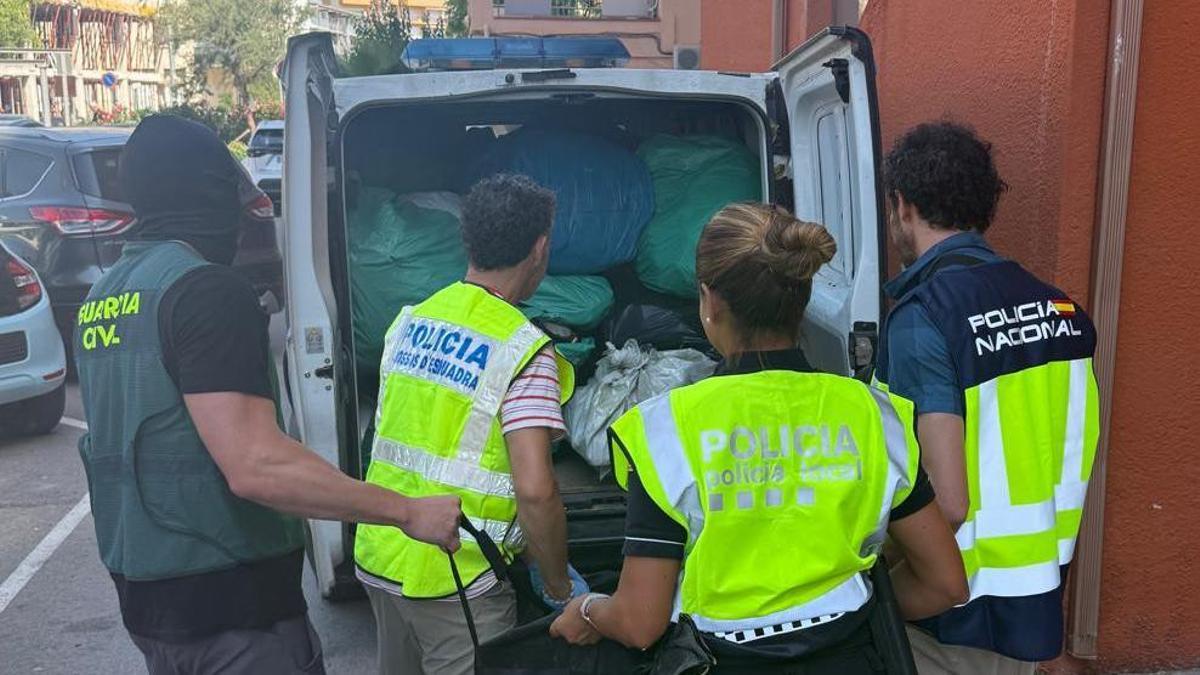 El material comissat per la policia.