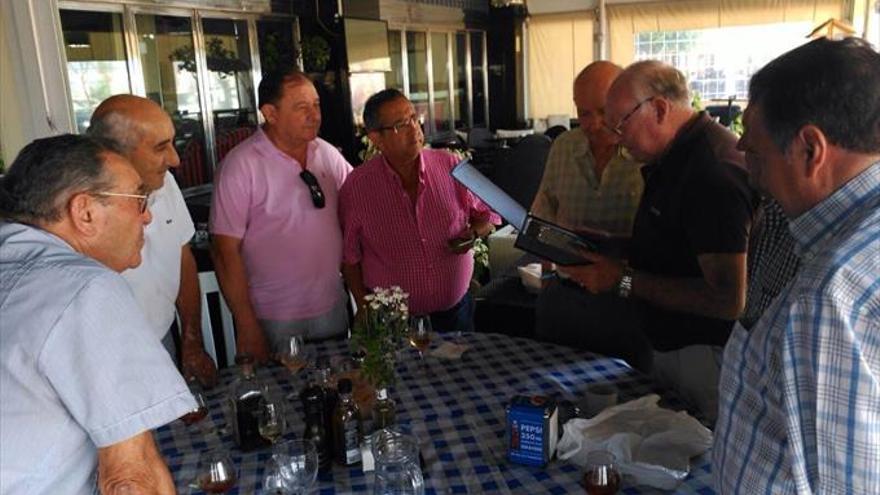 Cordobeses rinden homenaje a Pepe, del Bar Torreblanca