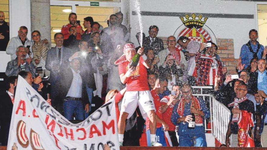 Els jugadors del Girona celebrant l&#039;ascens a la llotja