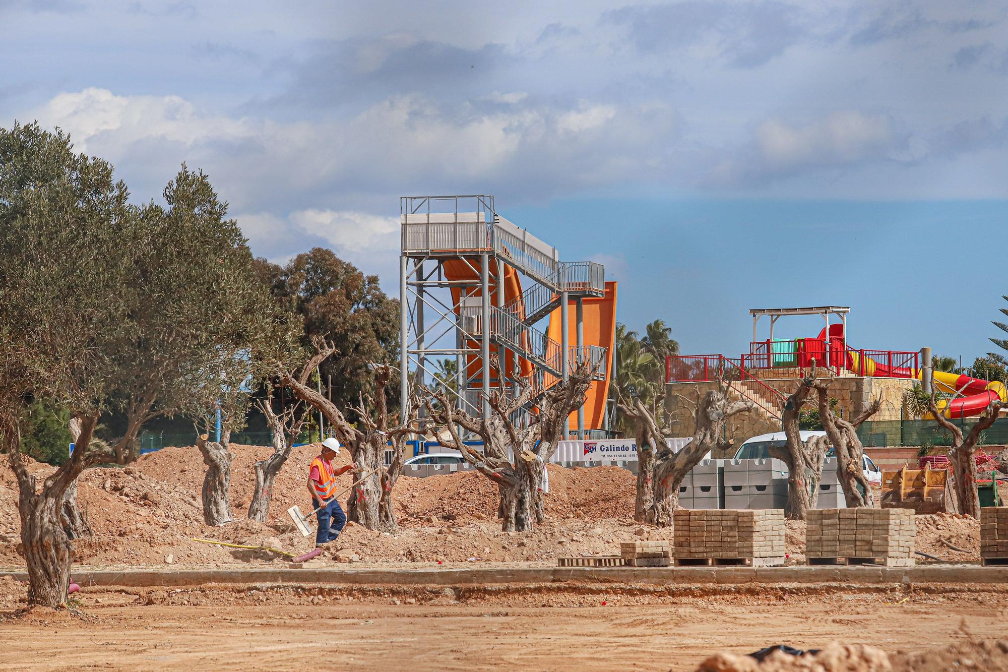 Así van las Obras del  parque La Siesta de la urbanización de San Luís en Torrevieja