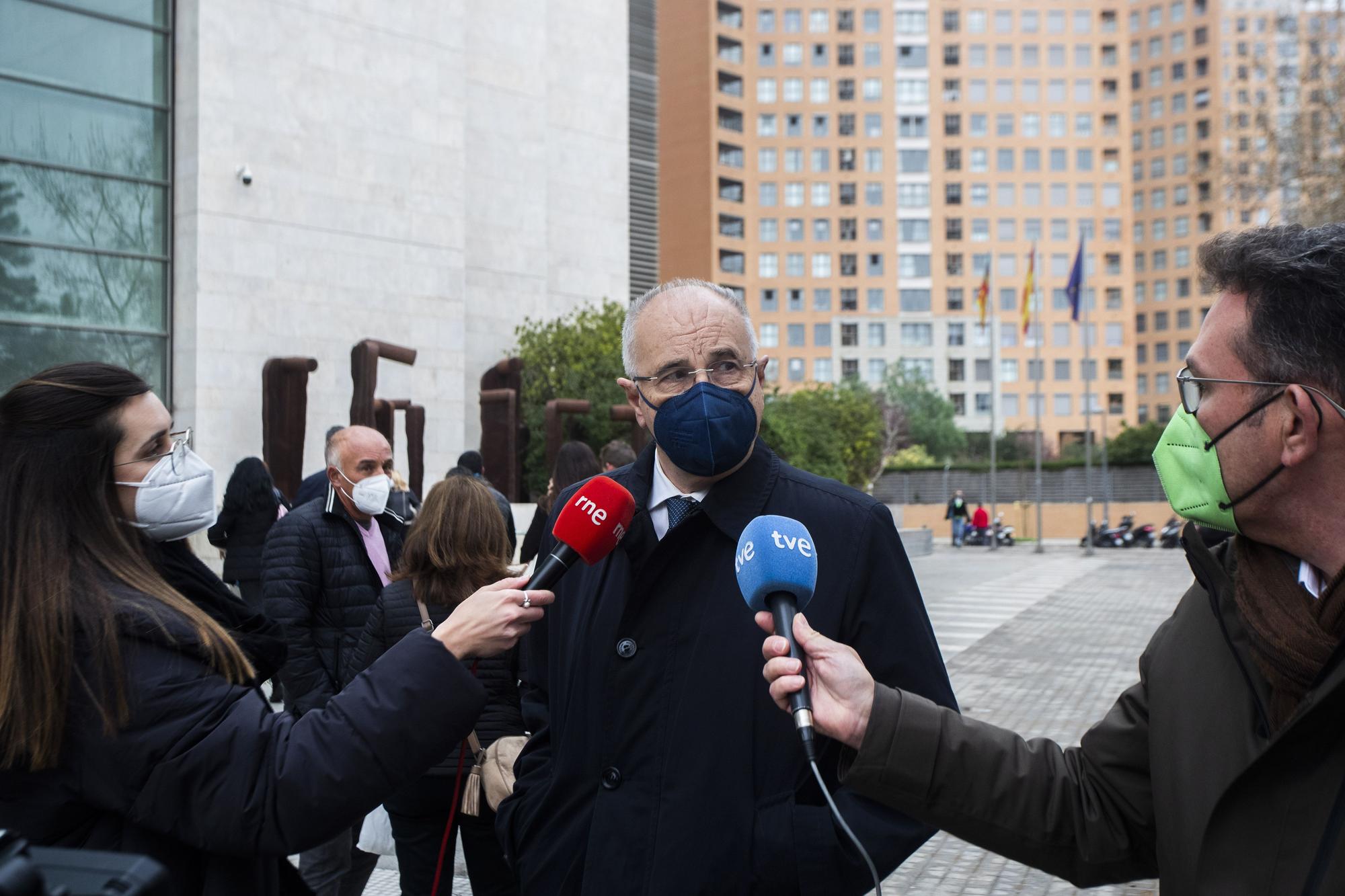 Juicio Caso Cooperación: Suspenden el juicio del caso Blasco tras desmayarse un acusado