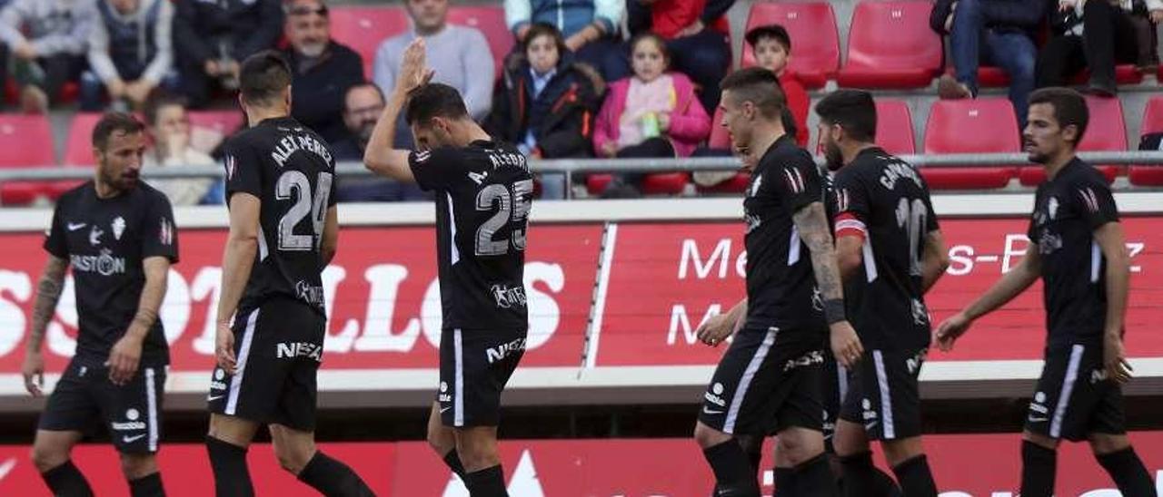 Álex Alegría pide perdón a la afición de Soria tras lograr el 1-2 entre Aitor García, Álex Pérez, Djurdjevic, Carmona y Geraldes.