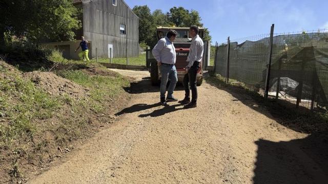 Continúan las obras en vías del rural
