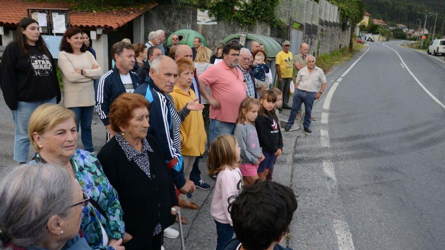 Los más de 280 vecinos de Broullón se hartan y exigirán, a través del Pleno, seguridad viaria