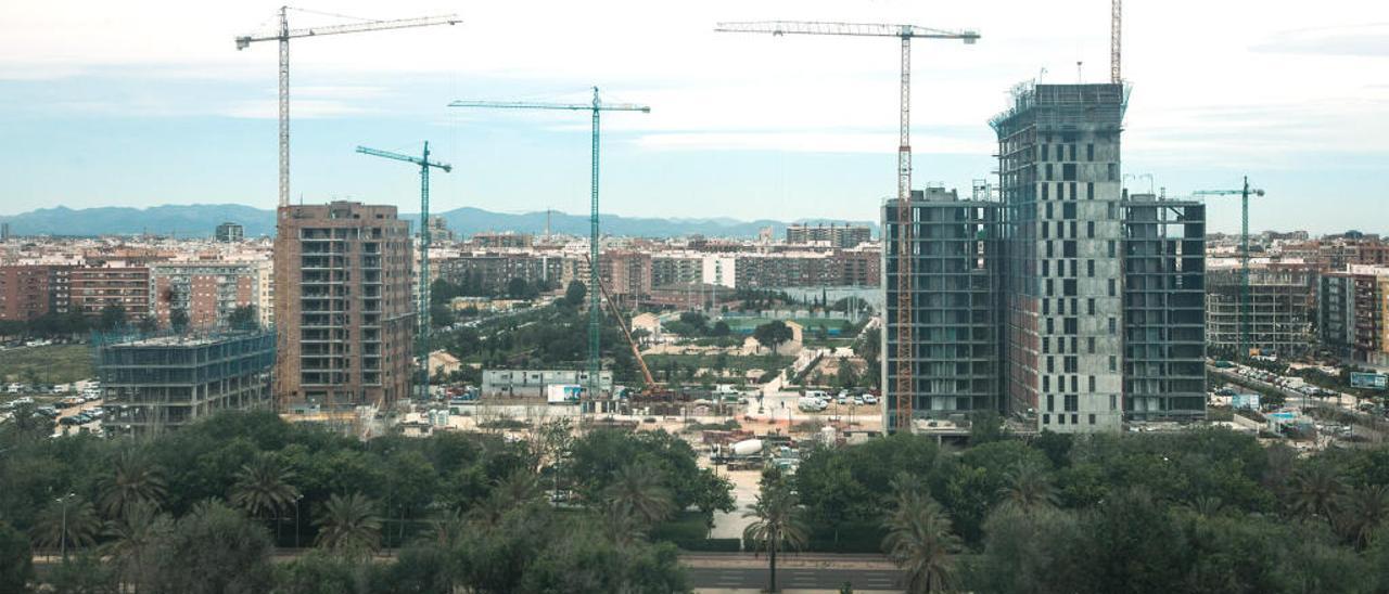 Edificios en construcción en el PAI de Malilla frente a La Fe.