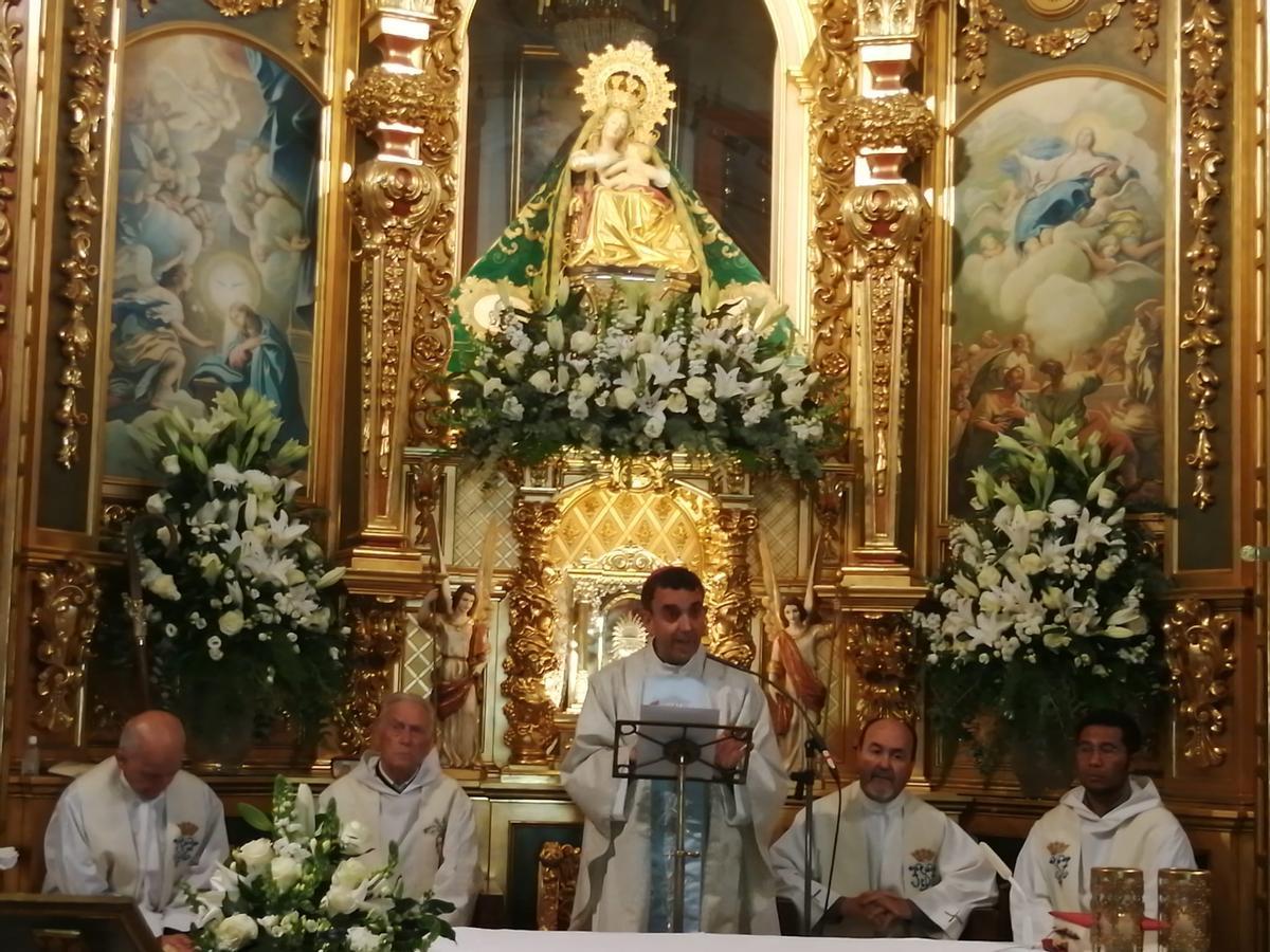 El obispo de Plasencia, en la misa solemne por el día de la Virgen del Puerto.