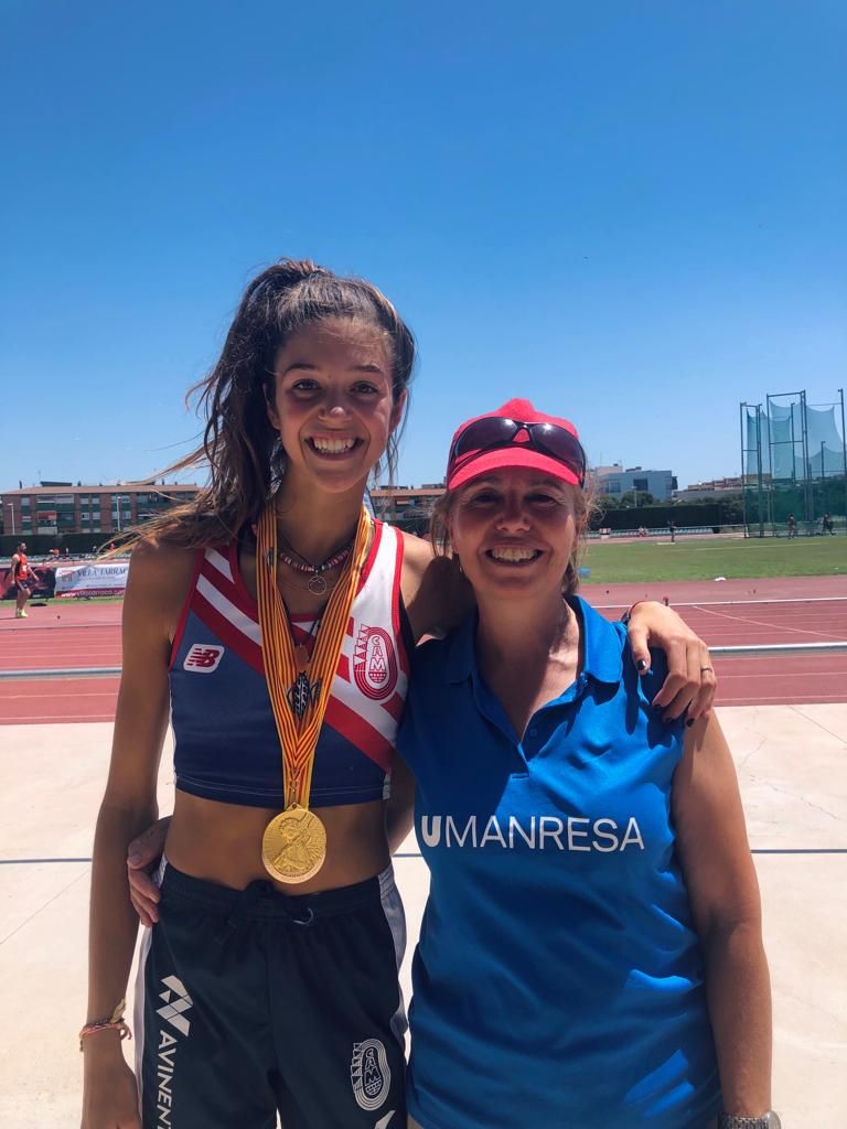 Ona Bonet, amb la seva entrenadora, Maria Alba Martí