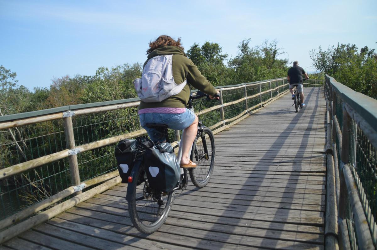 Ciclistes transitant per sobre del pont, la setmana passada