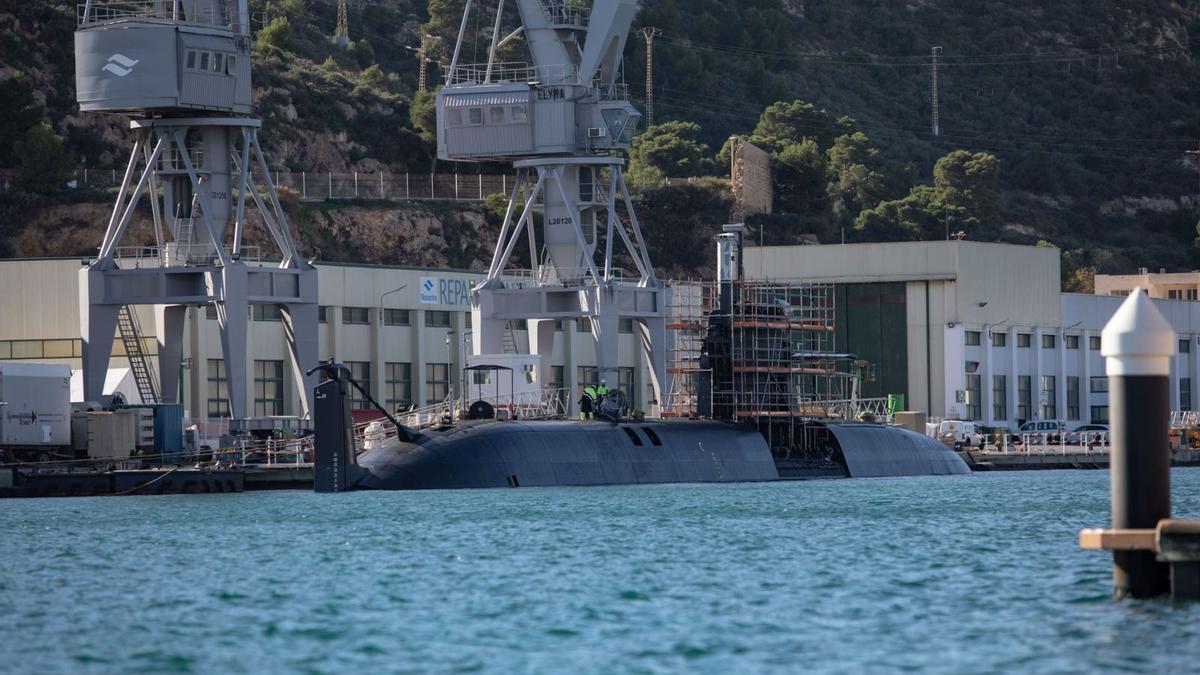 El submarino S-81, a flote en el astillero de Navantia, el pasado diciembre.