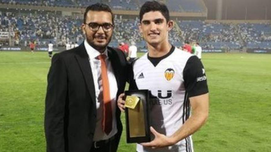 Guedes, el jugador del partido en Arabia.