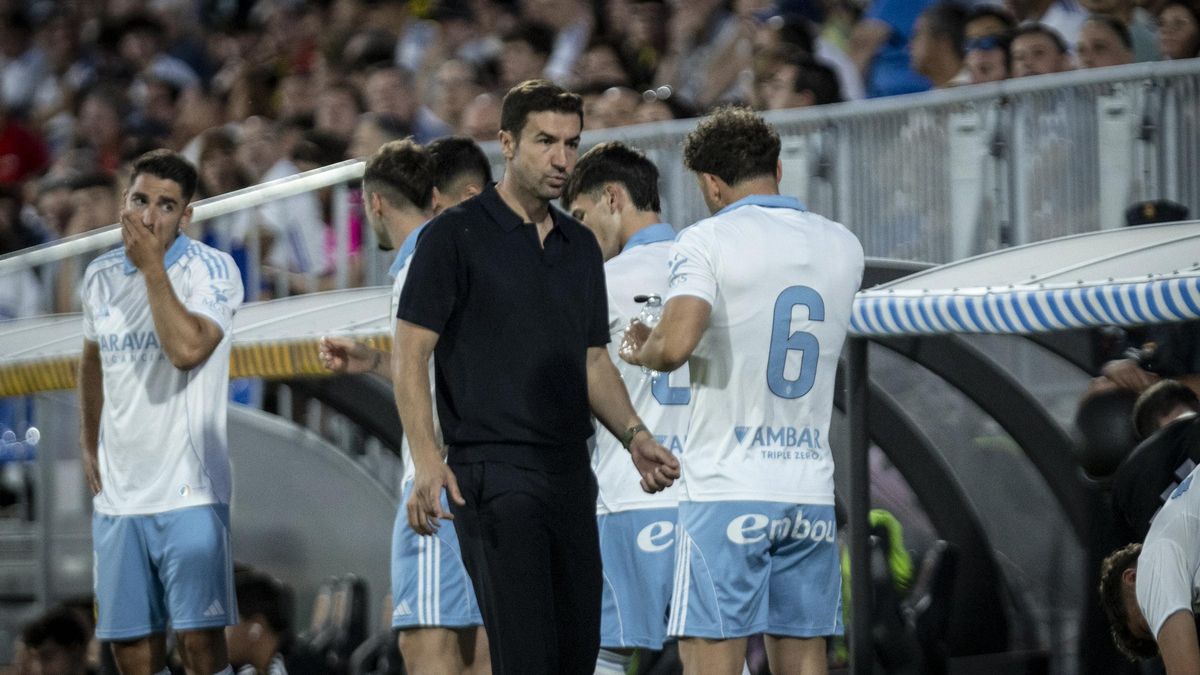 Gabi, junto a Keidi Bare, Pau Sans, Calero y Moya el pasado miércoles ante el Mirandés.