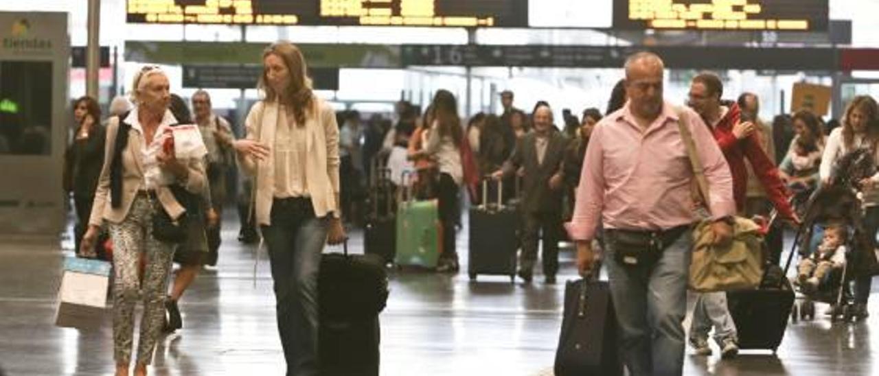 Air Europa e Iberia plantan cara al AVE en Alicante con tarifas de bajo coste