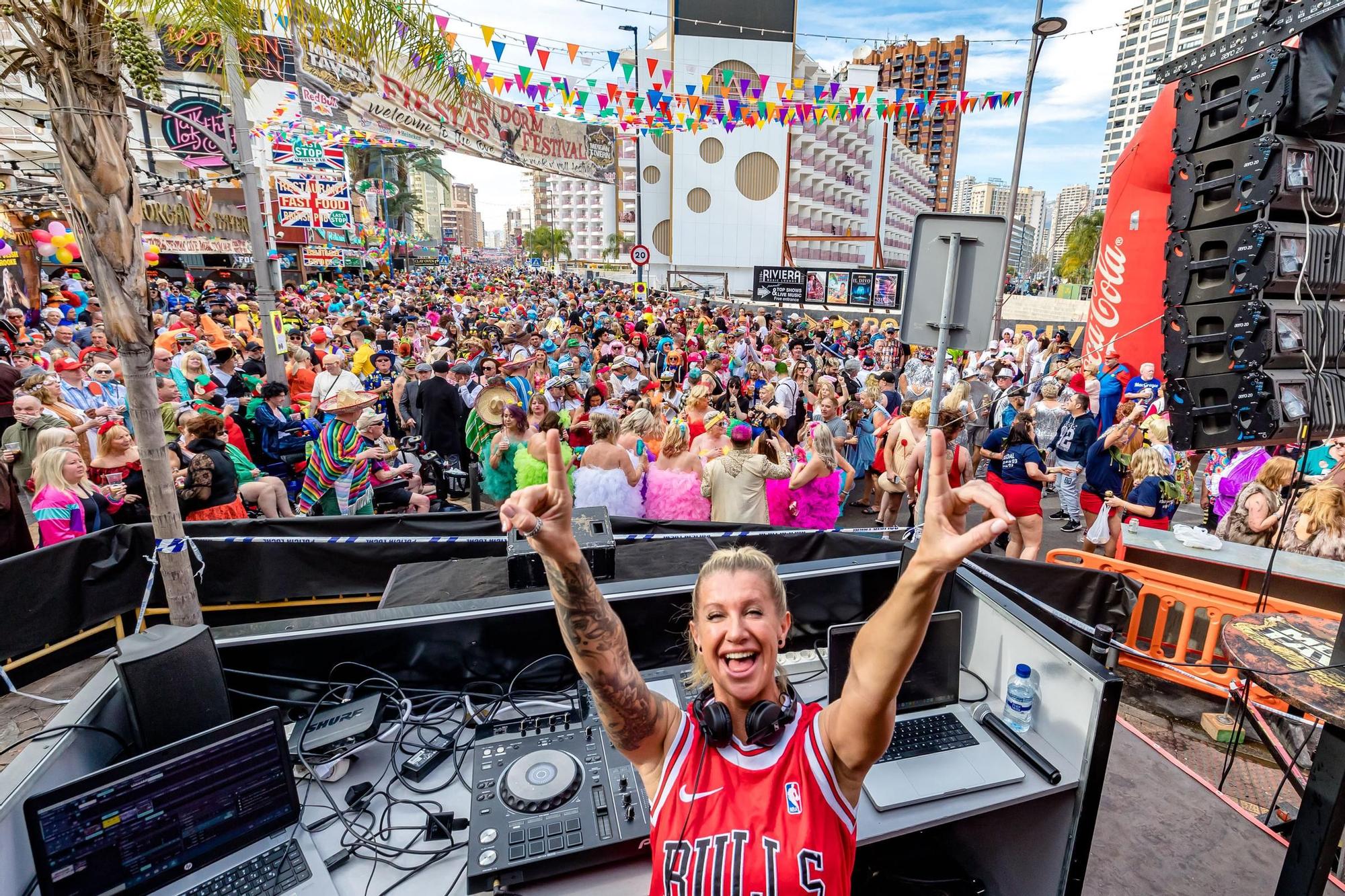 Así celebran los británicos la Fancy Dress Party 2023 en Benidorm