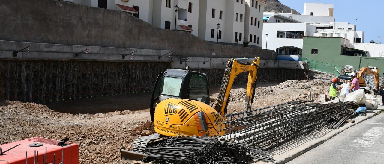 Obras del edificio de aparcamientos del casco de Mogán.