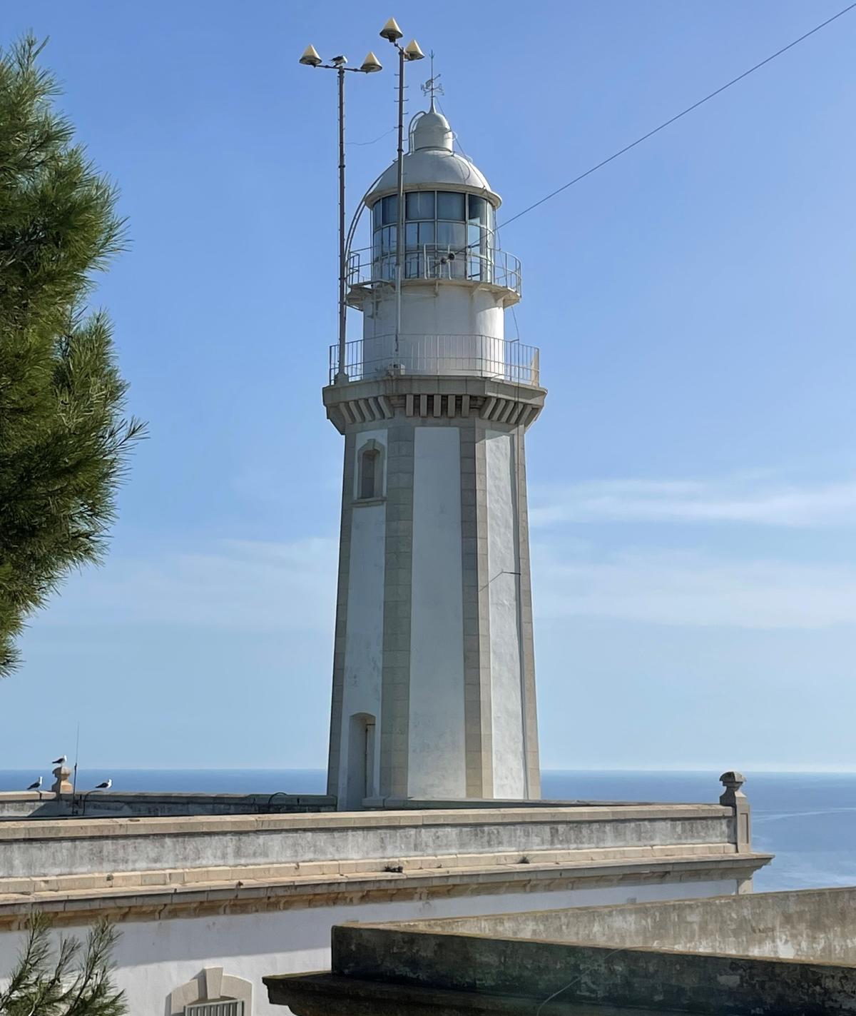 Torre del far del Cap de la Nau, inaugurada el 1928.