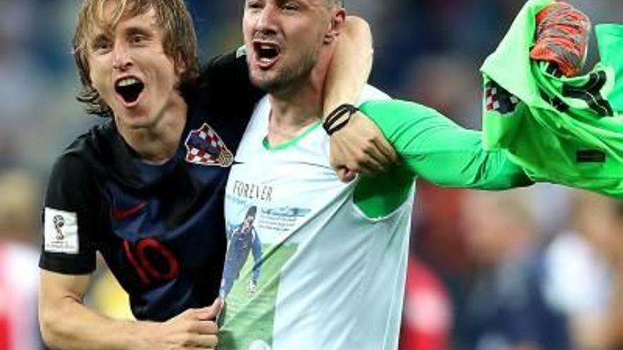 Modric y Subasic celebrando el pase a la final del Mundial.