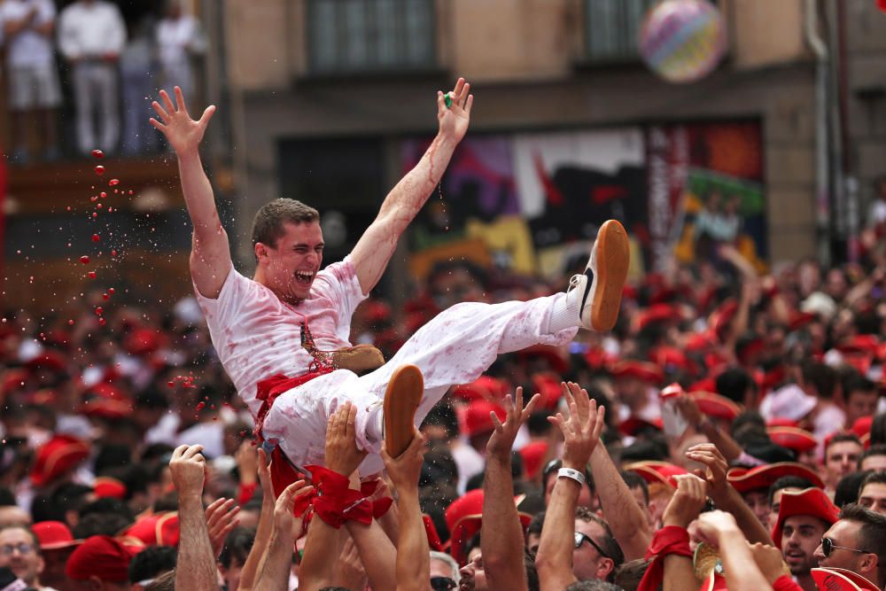 Un chupinazo inclusiu dóna inici als «Sanfermines