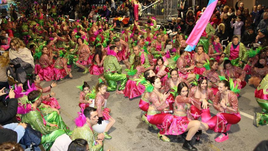 5.500 comparseros protagonizan un primer desfile del Carnaval de Vinaròs de récord