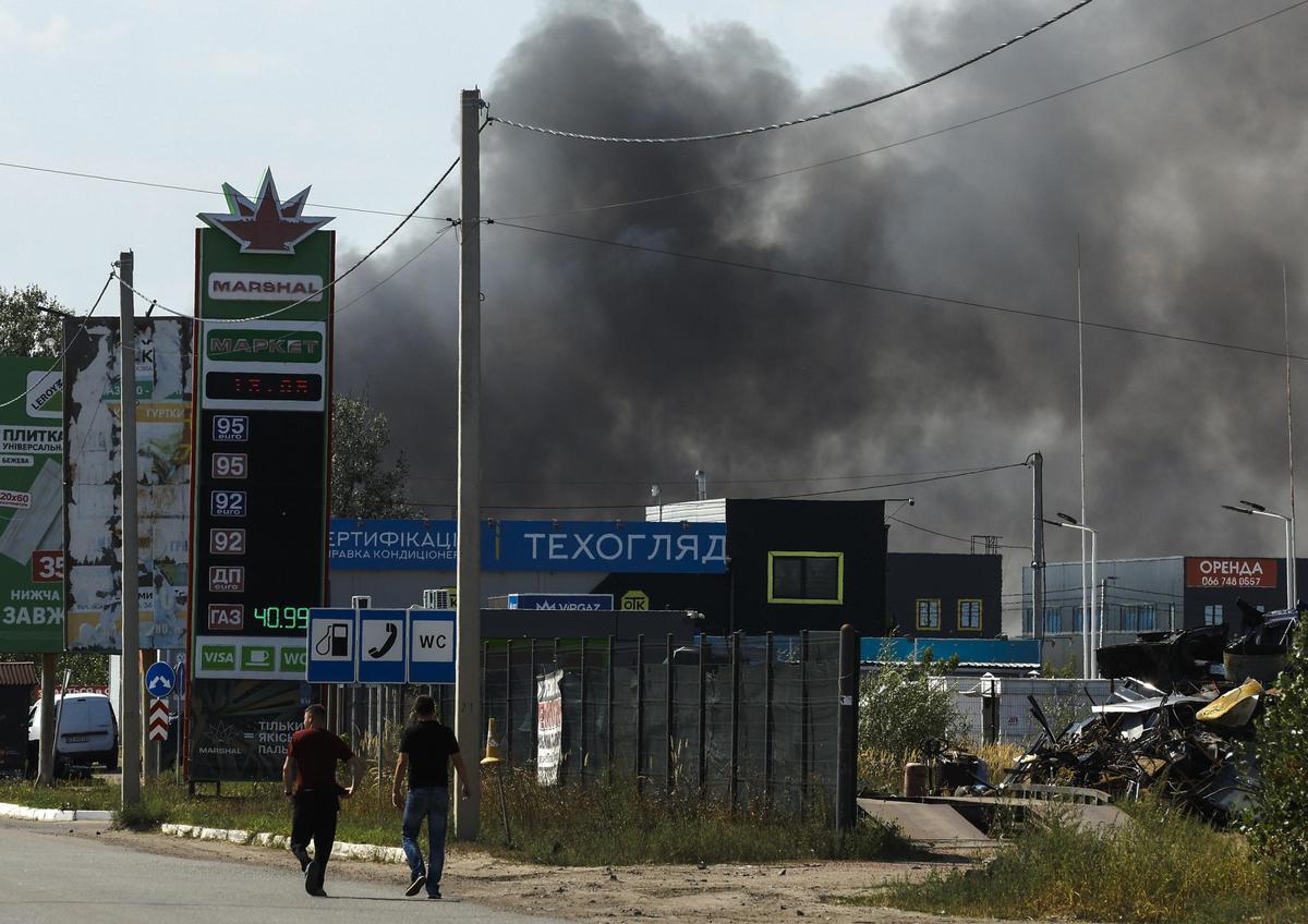 Moren 12 persones en una nova ofensiva russa contra Kíiv