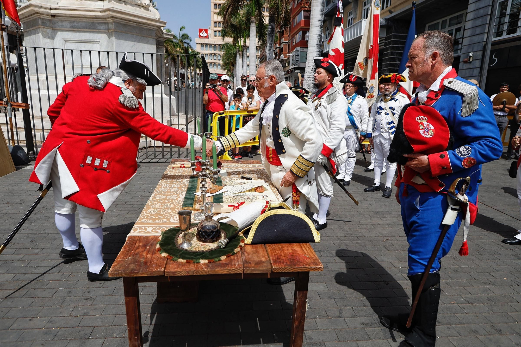 Firma de las Capitulaciones de la Gesta del 25 de julio, con una narración histórica y una representación teatralizada