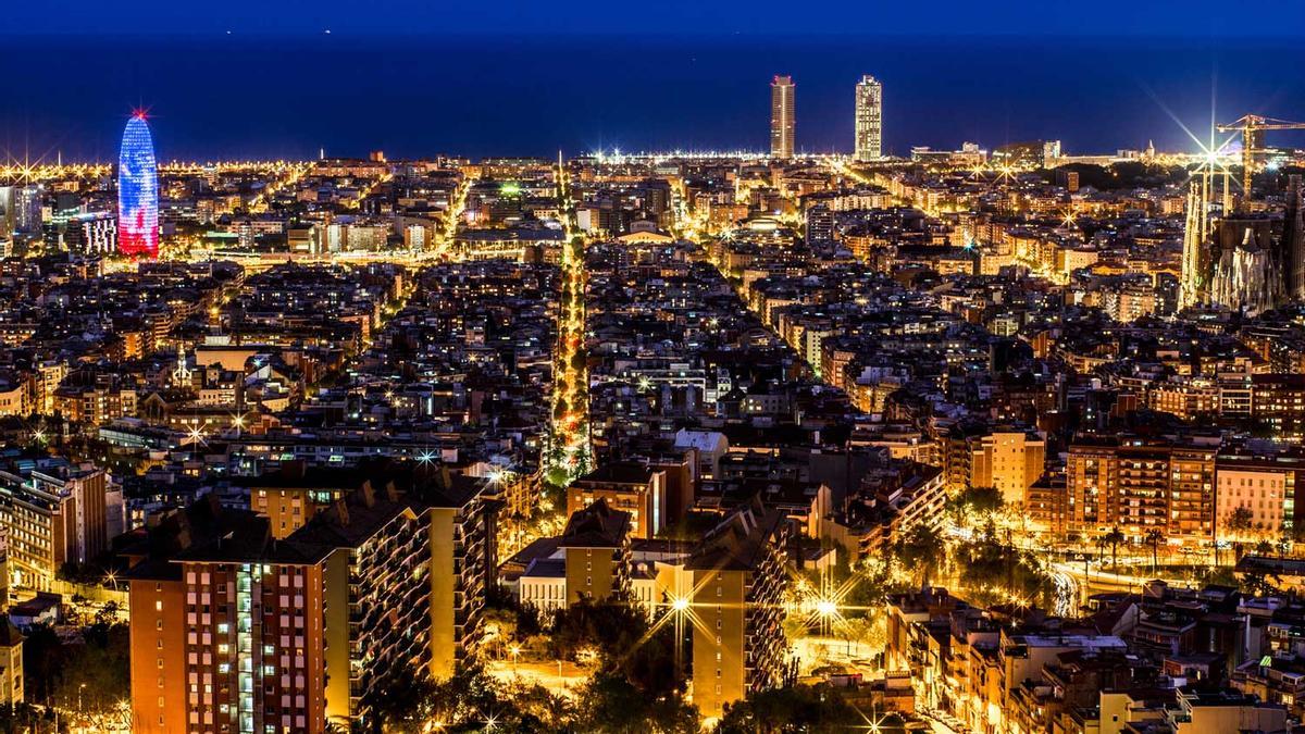 Vista aérea de Barcelona de noche