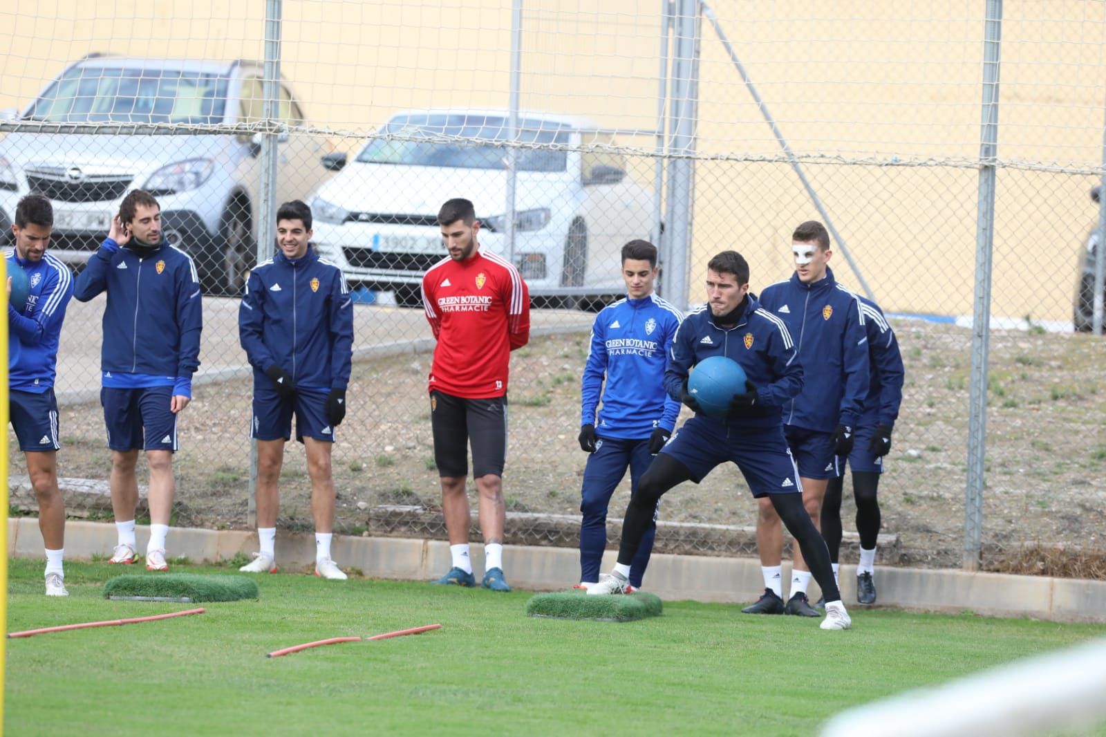 Fotogalería | El Real Zaragoza vuelve a los entrenamientos en grupo tras superar los test con el único positivo de Chavarría