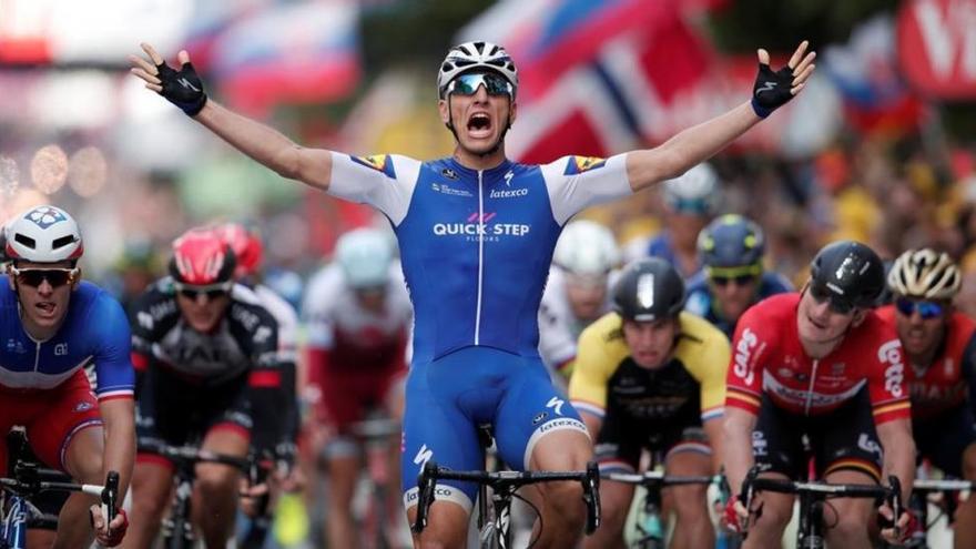 Kittel gana su 10º esprint en el Tour y Froome besa el suelo