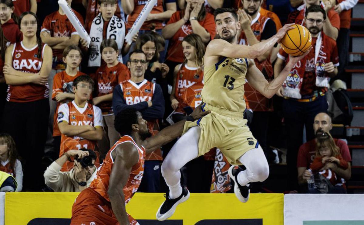 El Barça avassalla el Manresa malgrat totes les baixes