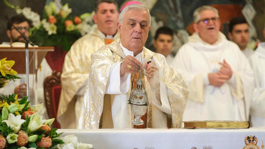 El obispo de Tenerife afronta su última Semana Santa antes de presentar al papa su renuncia
