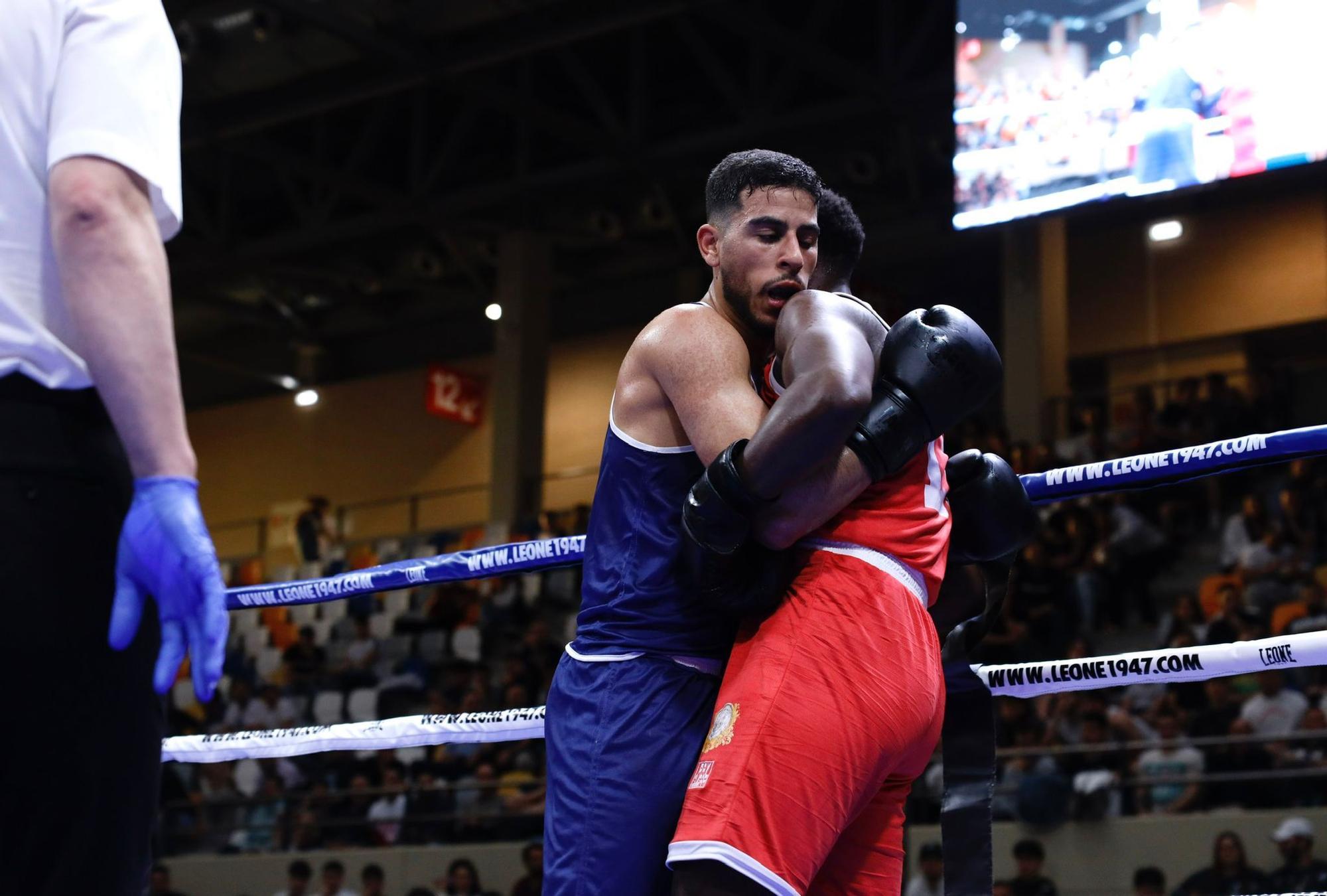 Velada de boxeo en el pabellón Siglo XXI