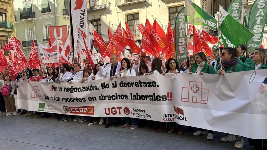 Los sindicatos instan a Sanidad a que la movilidad del personal sea libre y retribuida