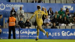 Estanis Pedrola celebra uno de sus dos goles con el Barça Atlètic frente al CE Sabadell