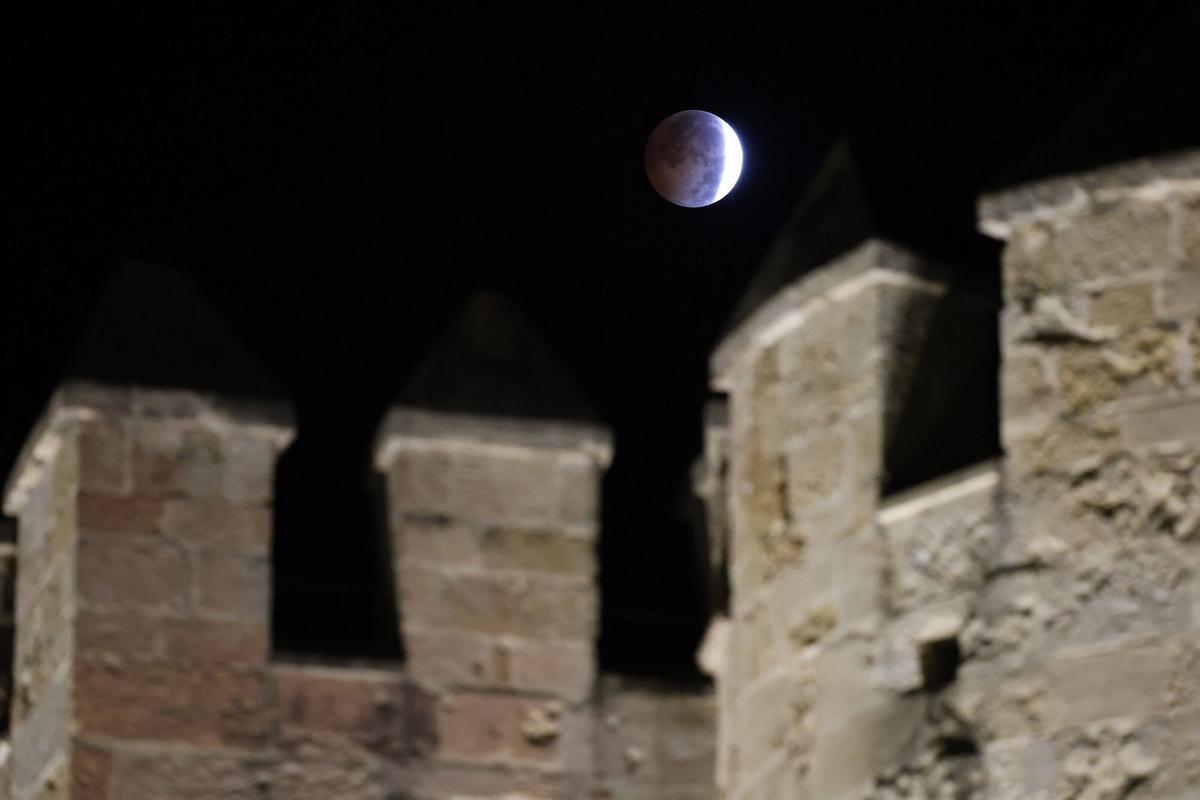 La Luna se tiñe de rojo sobre Córdoba La Luna se tiñe de rojo sobre Córdoba