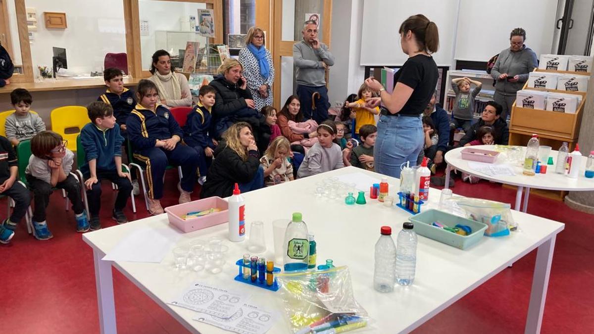 Taller sobre Marie Curie en la Biblioteca de Picassent.