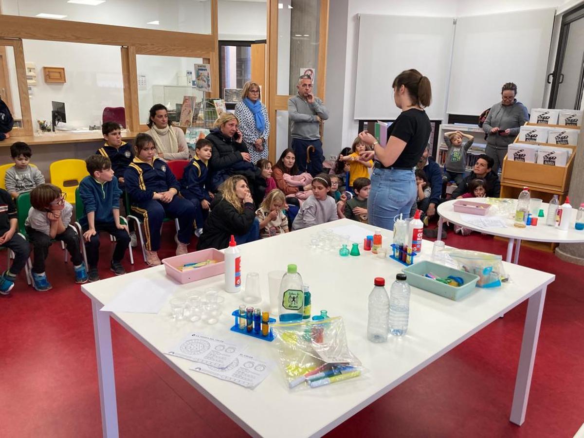 Taller sobre Marie Curie en la Biblioteca de Picassent.