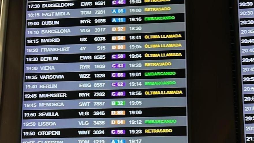 Decenas de vuelos sufren retrasos en el aeropuerto de Palma